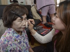 지역 어르신을 "꽃할매"로 만들어드리는 뷰티디자인과 봉..