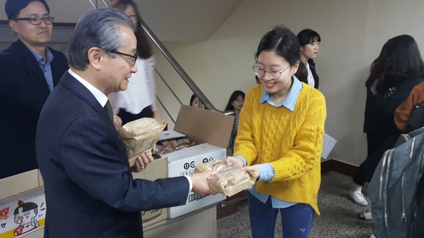 중간고사 격려 행사.jpg