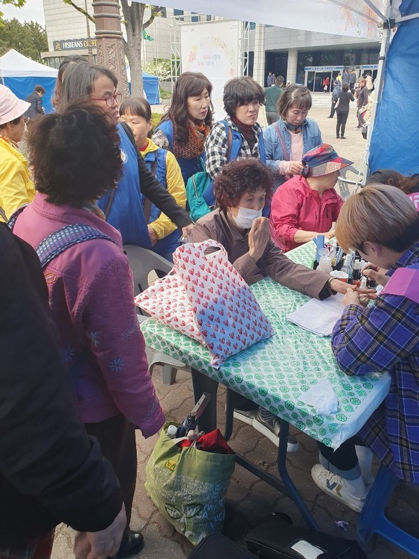 뷰티디자인과 장애인의날 봉사활동 3.jpg