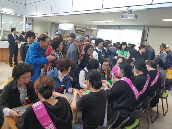 크기변환_20190503 노인복지회관 어버이날 봉사활동2.jpg
